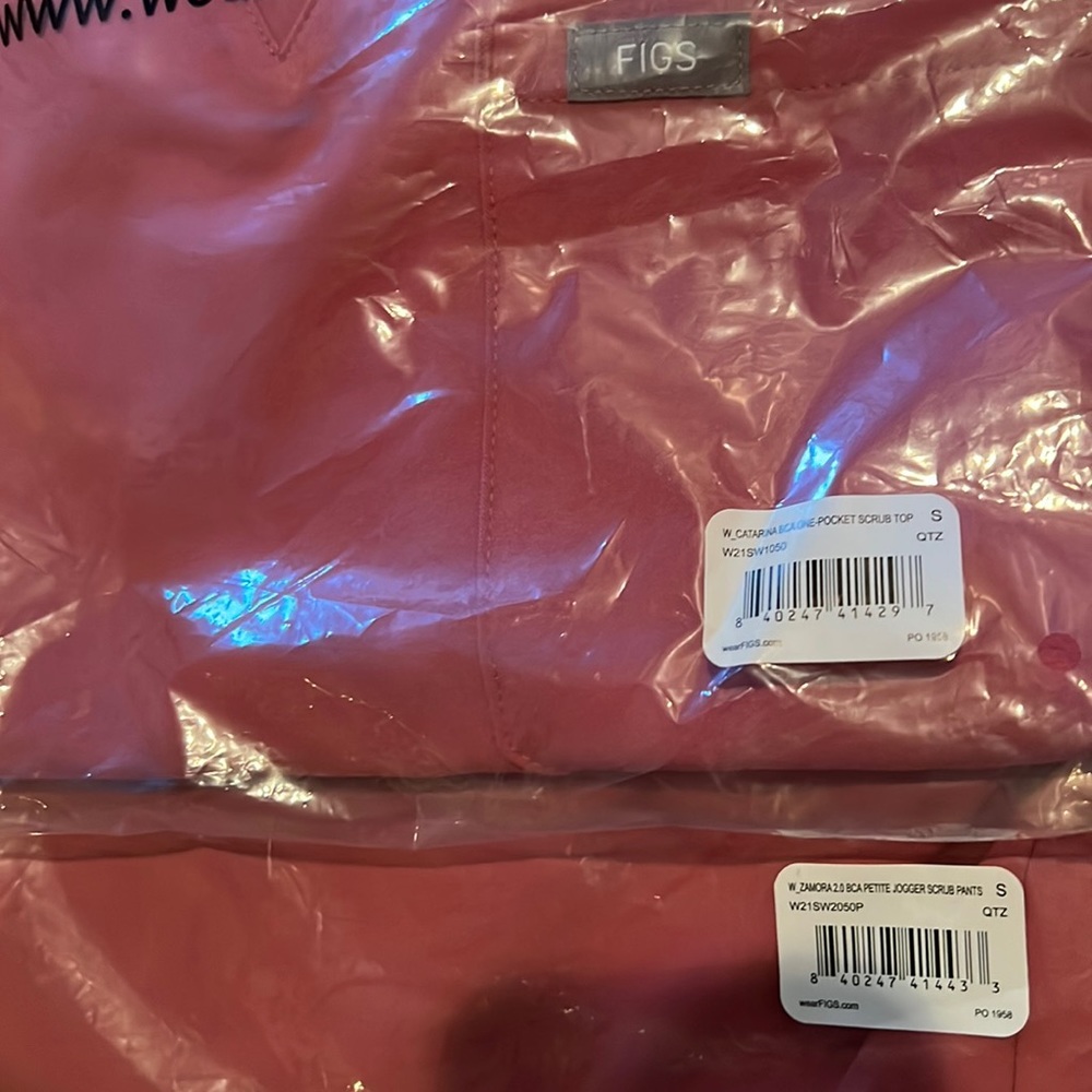 Figs Quartz pink set womens petite set new in sealed bag